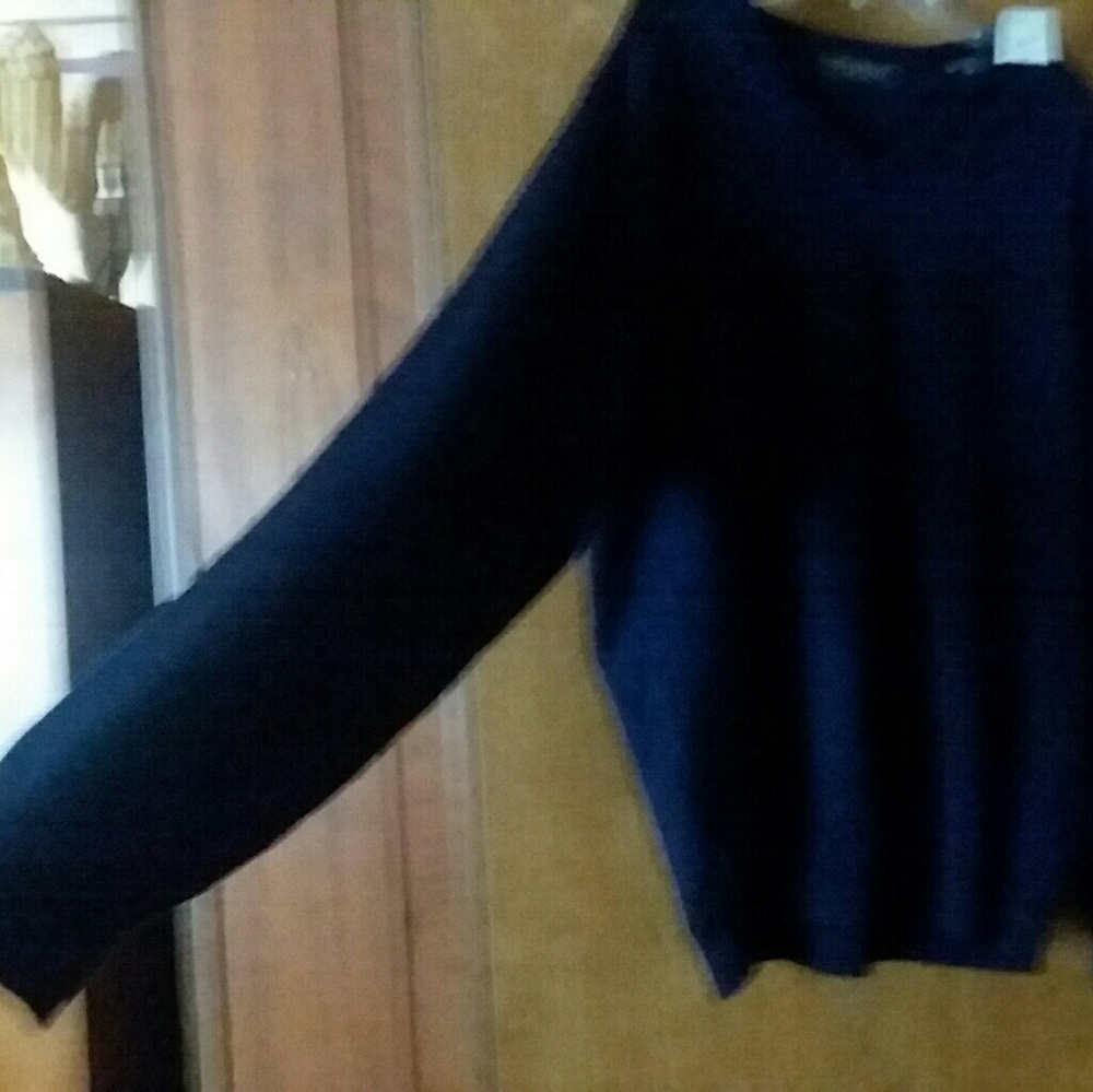 Lyle and Scott V Neck Sweater. 55% Silk. New!